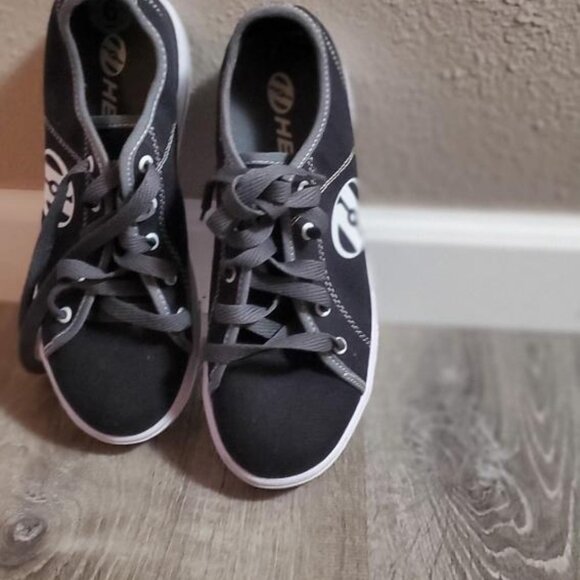 Heely's - Picture 2 of 6